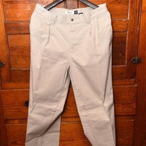 Men's easy fit Gap pleated khakis 35/32